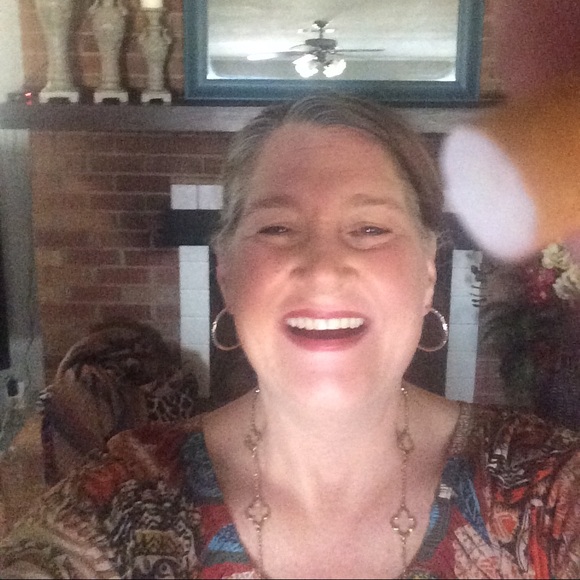 Meet your Posher, Laura - Picture 1 of 1